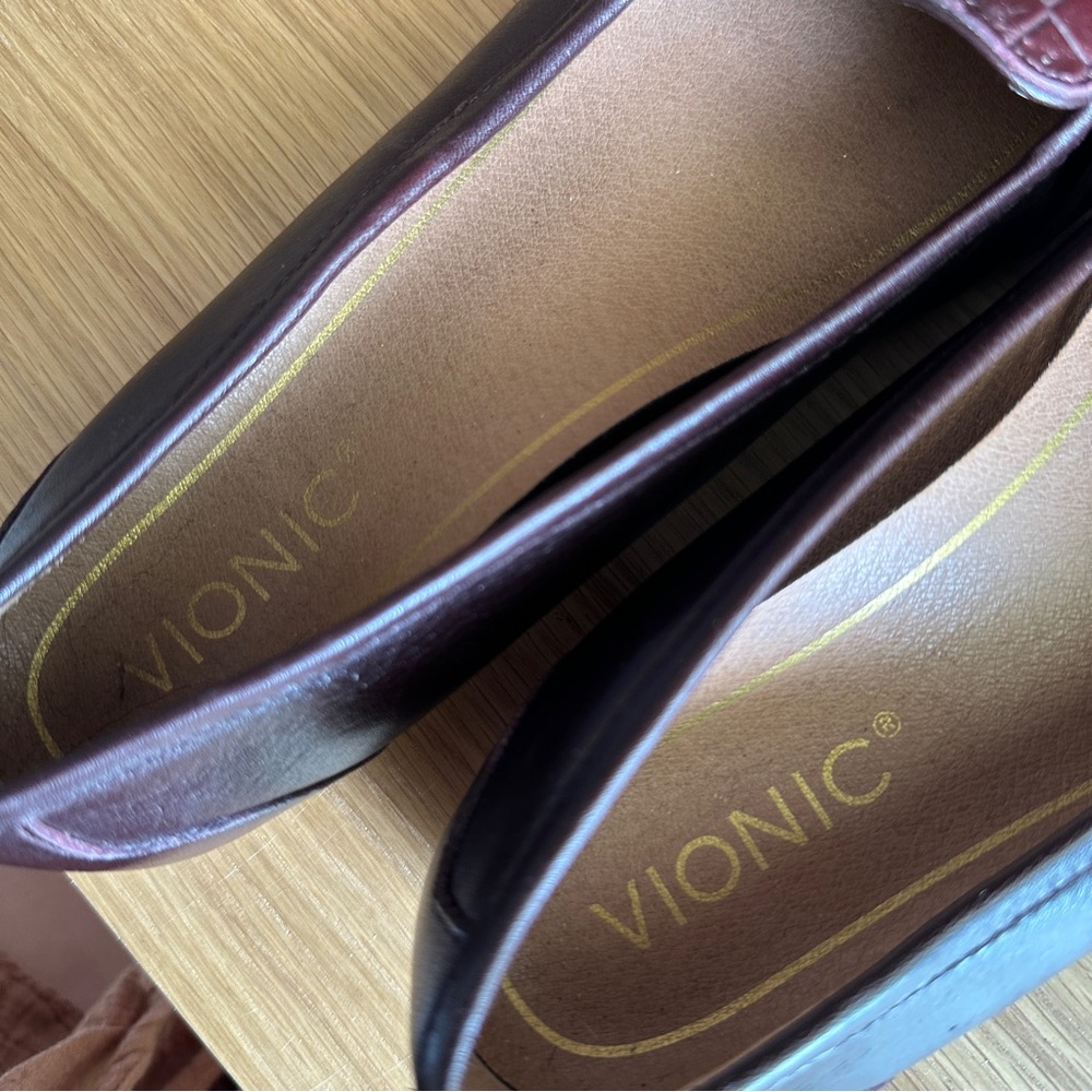 Vionic Croc Pattern Loafers NEW - Picture 3 of 5